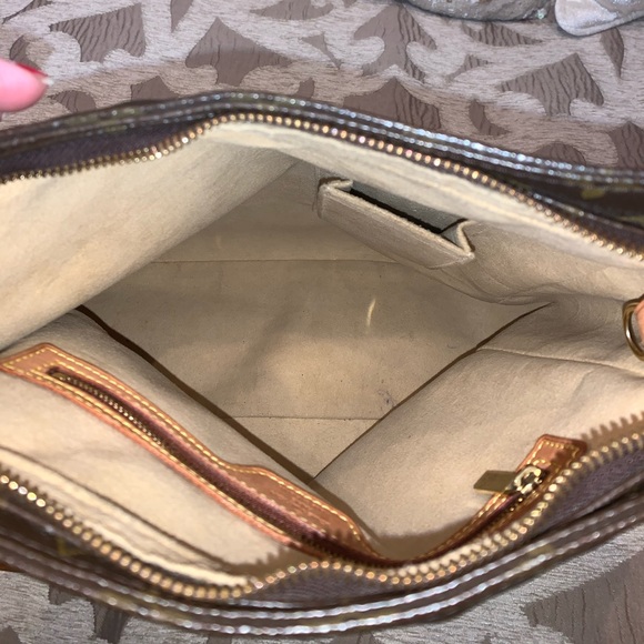 Authentic Louis Vuitton Looping GM - Picture 6 of 8